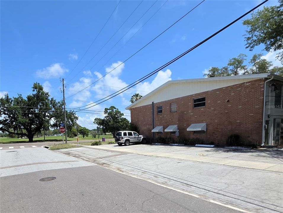 For Sale: $71,000 (1 beds, 1 baths, 647 Square Feet)