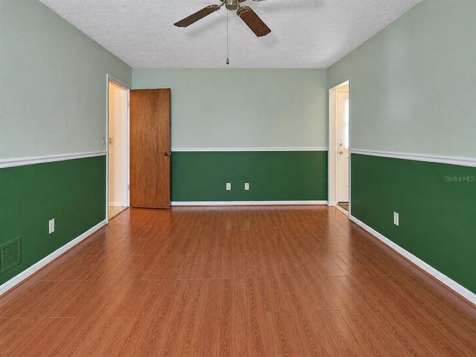 En Venta: $285,000 (3 camas, 2 baños, 1362 Pies cuadrados)
