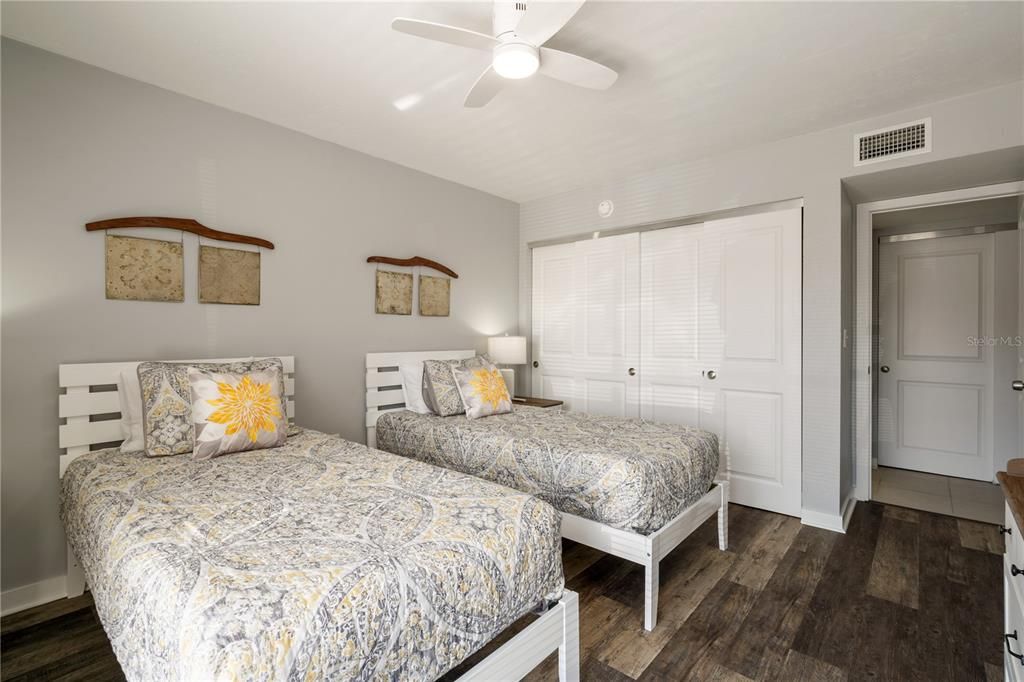 For Sale: $525,000 (2 beds, 2 baths, 1080 Square Feet)