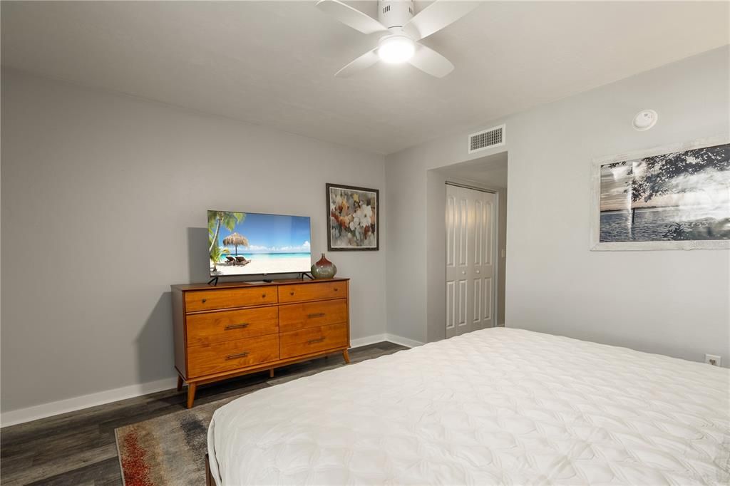 For Sale: $525,000 (2 beds, 2 baths, 1080 Square Feet)