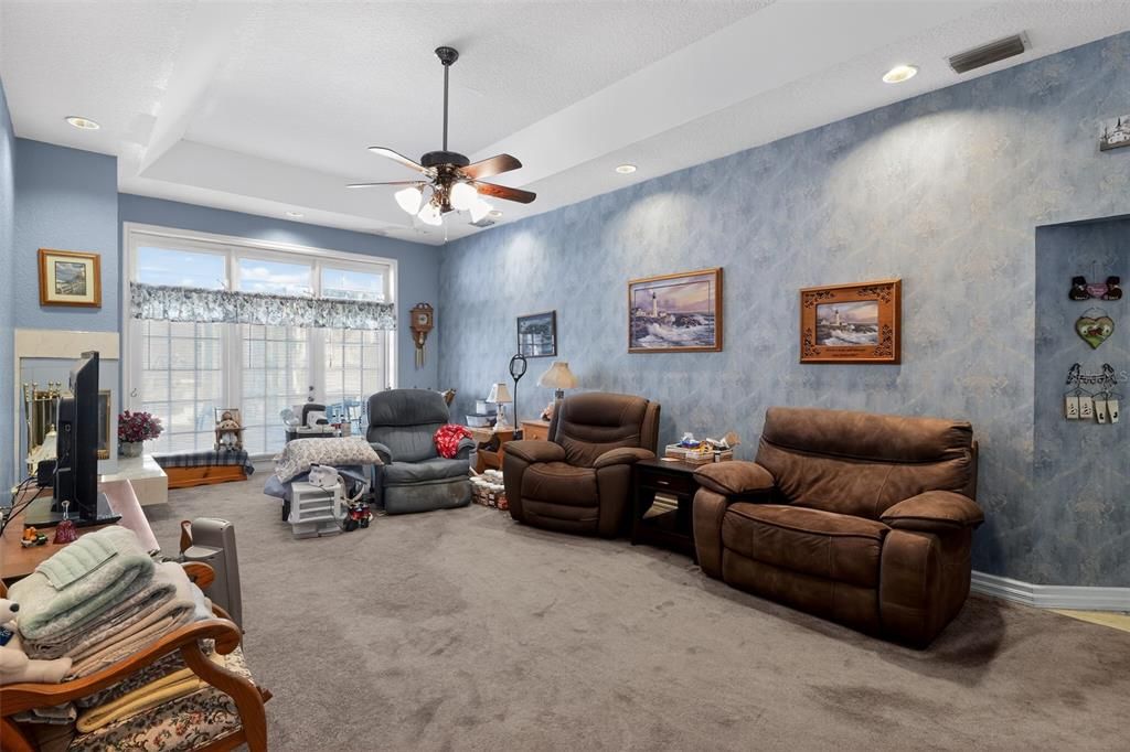 For Sale: $725,000 (7 beds, 4 baths, 5071 Square Feet)