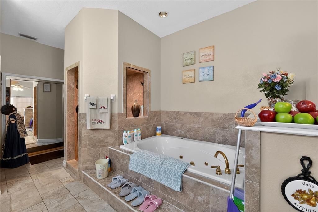 For Sale: $725,000 (7 beds, 4 baths, 5071 Square Feet)