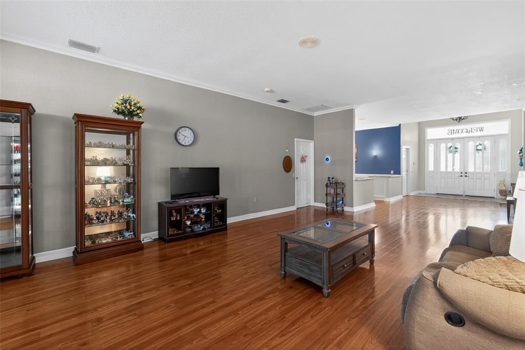 For Sale: $725,000 (7 beds, 4 baths, 5071 Square Feet)