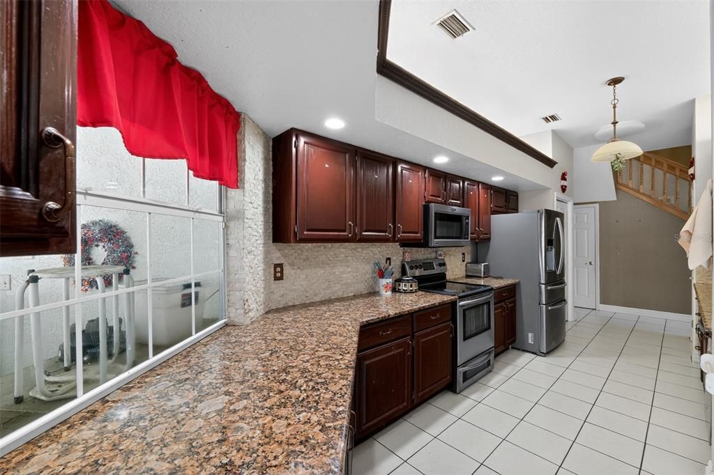 For Sale: $725,000 (7 beds, 4 baths, 5071 Square Feet)