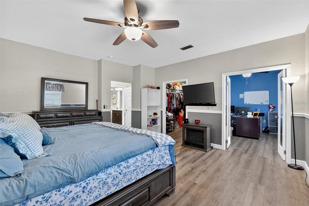 For Sale: $725,000 (7 beds, 4 baths, 5071 Square Feet)