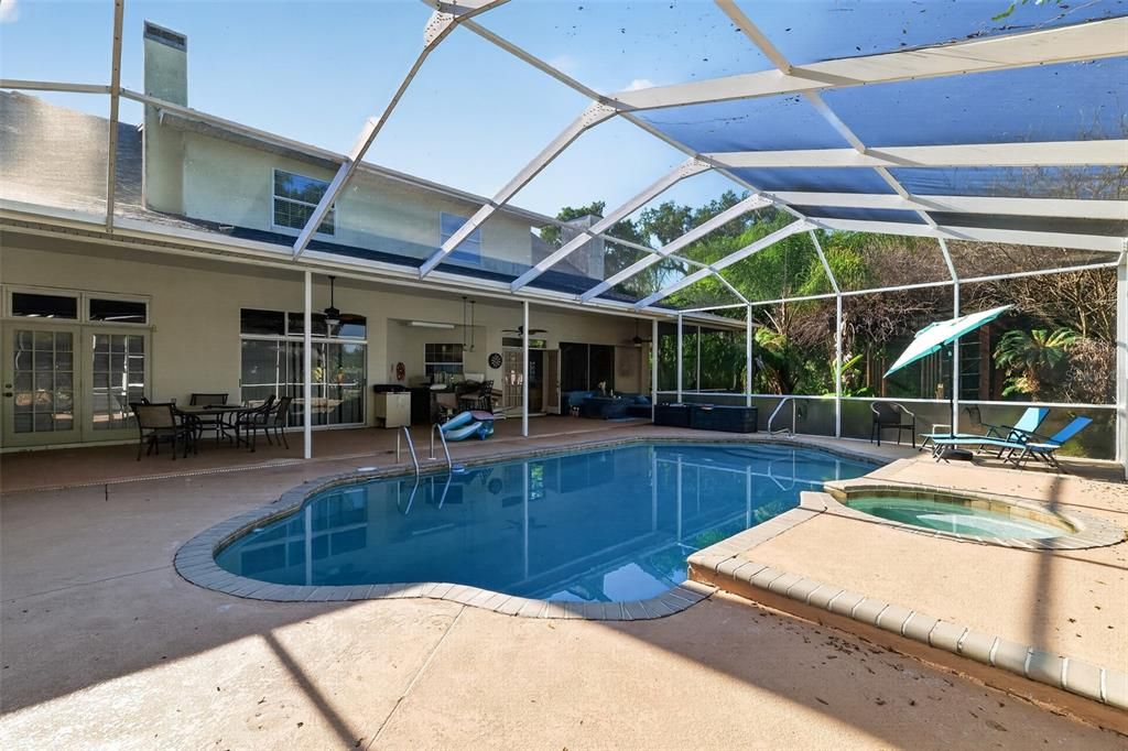 For Sale: $725,000 (7 beds, 4 baths, 5071 Square Feet)