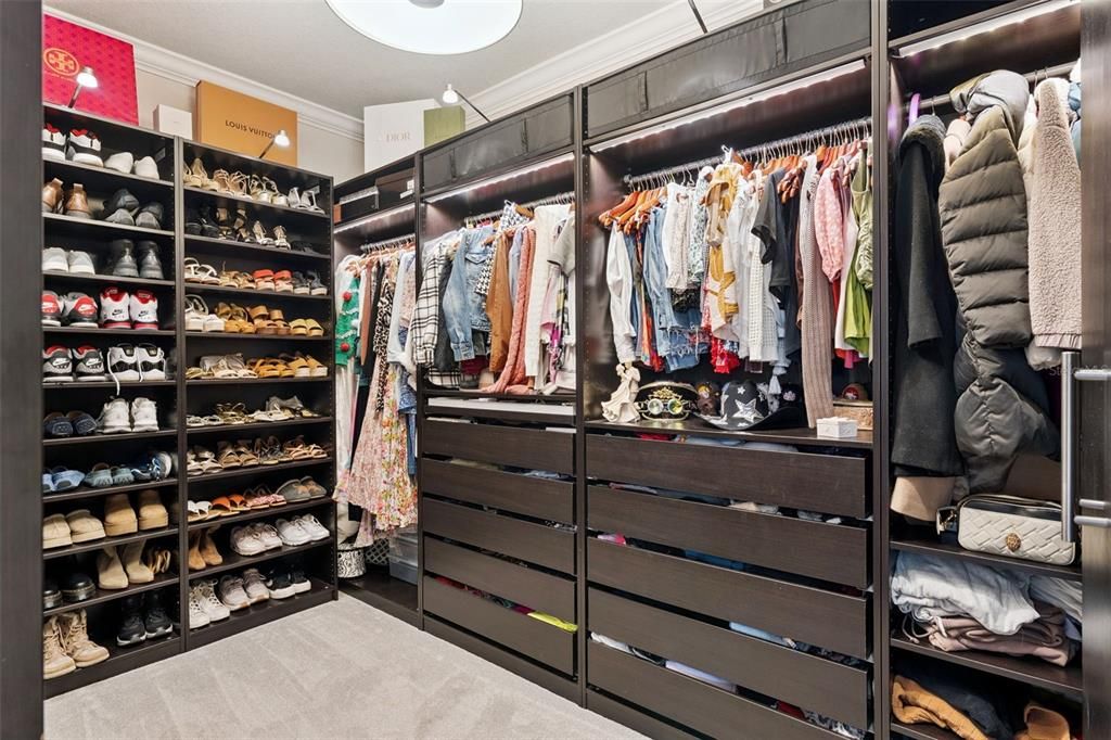 合同活跃: $798,500 (5 贝兹, 3 浴室, 2890 平方英尺)