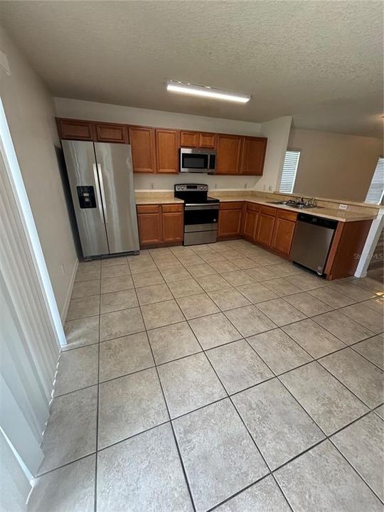For Rent: $2,450 (3 beds, 2 baths, 1692 Square Feet)