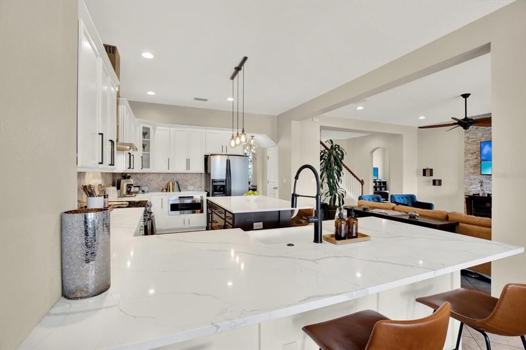 Activo con contrato: $749,900 (5 camas, 3 baños, 4063 Pies cuadrados)