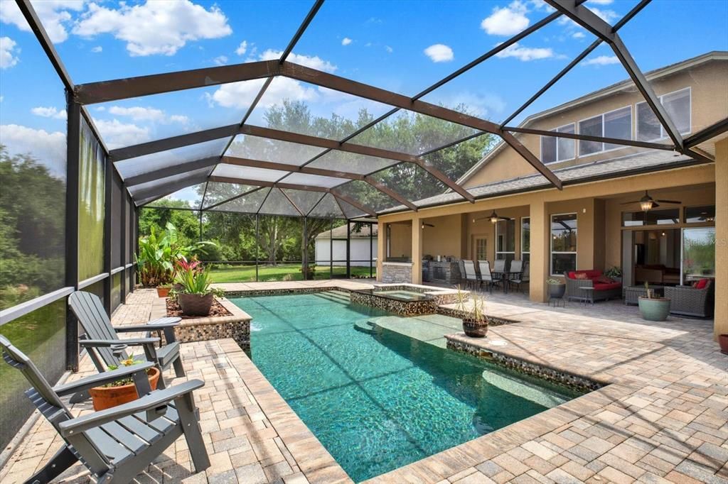 Activo con contrato: $749,900 (5 camas, 3 baños, 4063 Pies cuadrados)