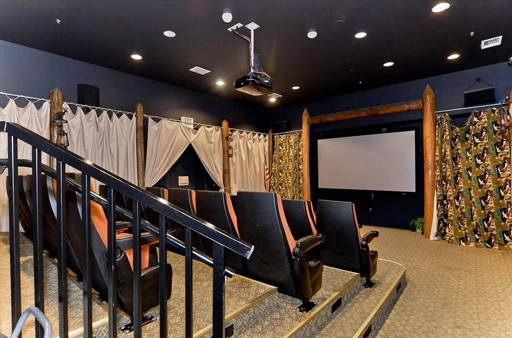 Activo con contrato: $749,900 (5 camas, 3 baños, 4063 Pies cuadrados)