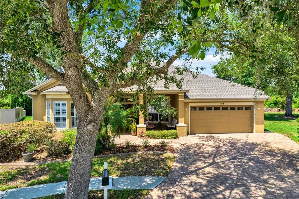 Activo con contrato: $749,900 (5 camas, 3 baños, 4063 Pies cuadrados)