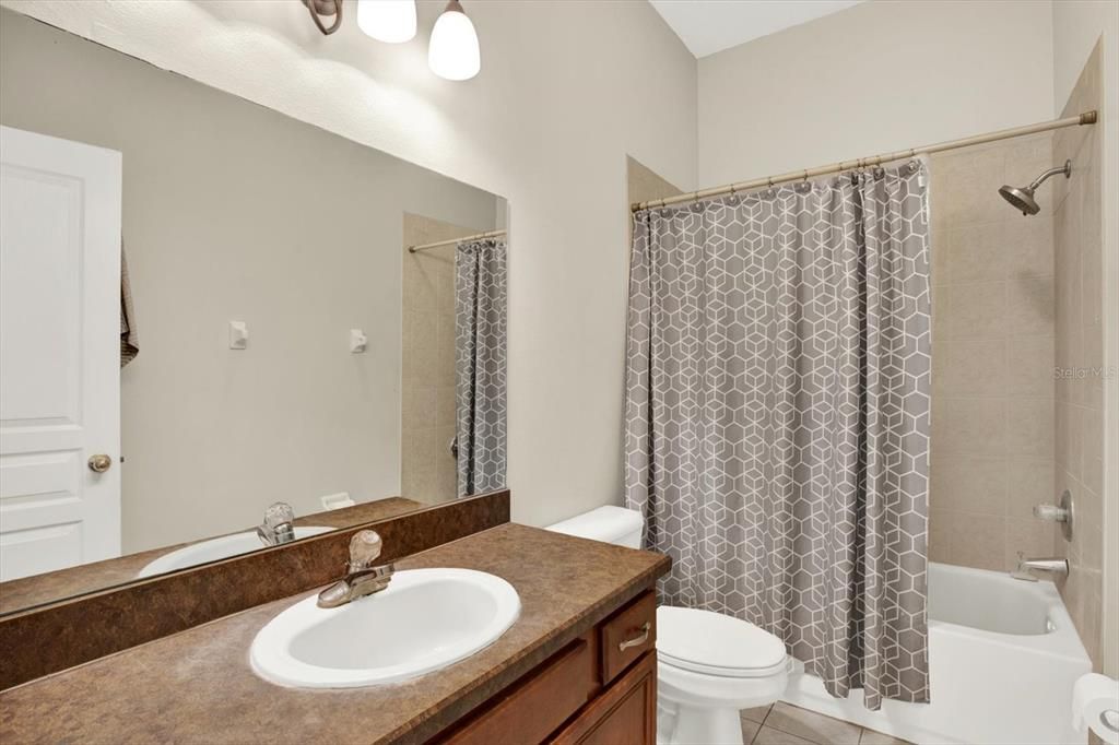 Activo con contrato: $749,900 (5 camas, 3 baños, 4063 Pies cuadrados)