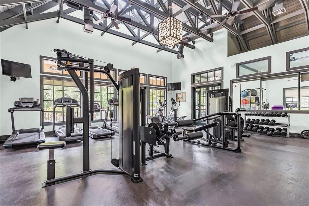Activo con contrato: $749,900 (5 camas, 3 baños, 4063 Pies cuadrados)