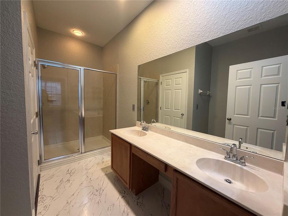 For Sale: $272,000 (3 beds, 2 baths, 1433 Square Feet)