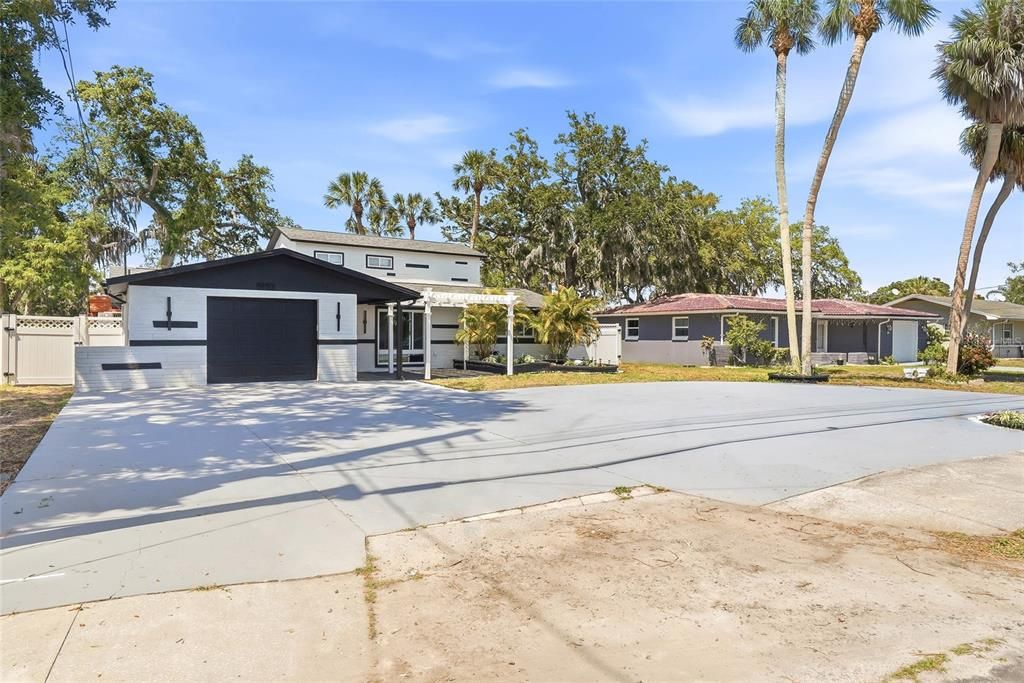 For Sale: $559,900 (4 beds, 3 baths, 2308 Square Feet)