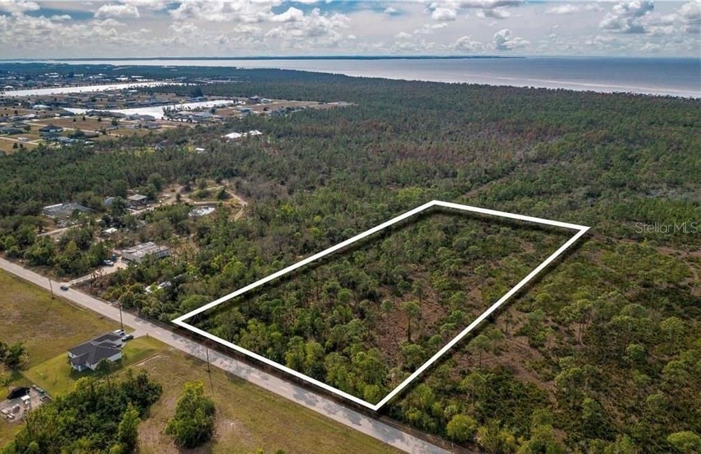 En Venta: $350,000 (5.05 acres)