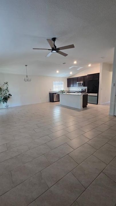 For Rent: $2,250 (3 beds, 2 baths, 1690 Square Feet)