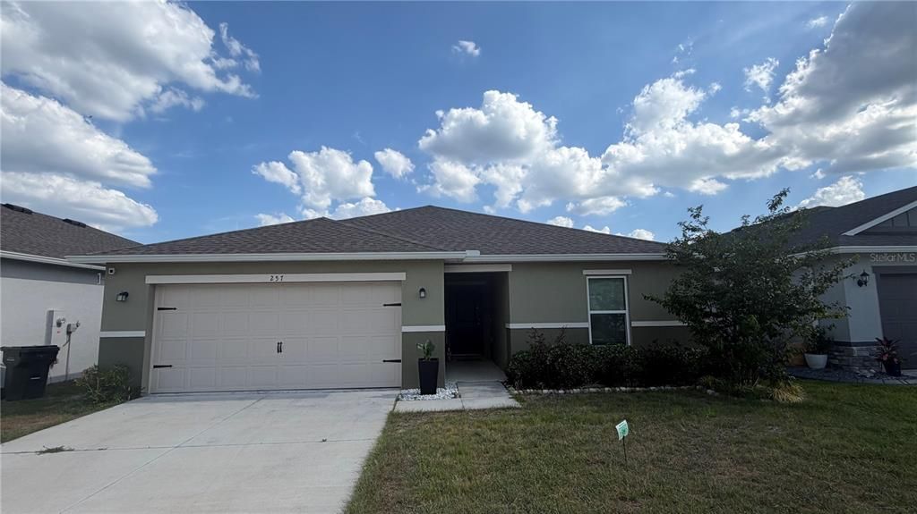 For Rent: $2,250 (3 beds, 2 baths, 1690 Square Feet)