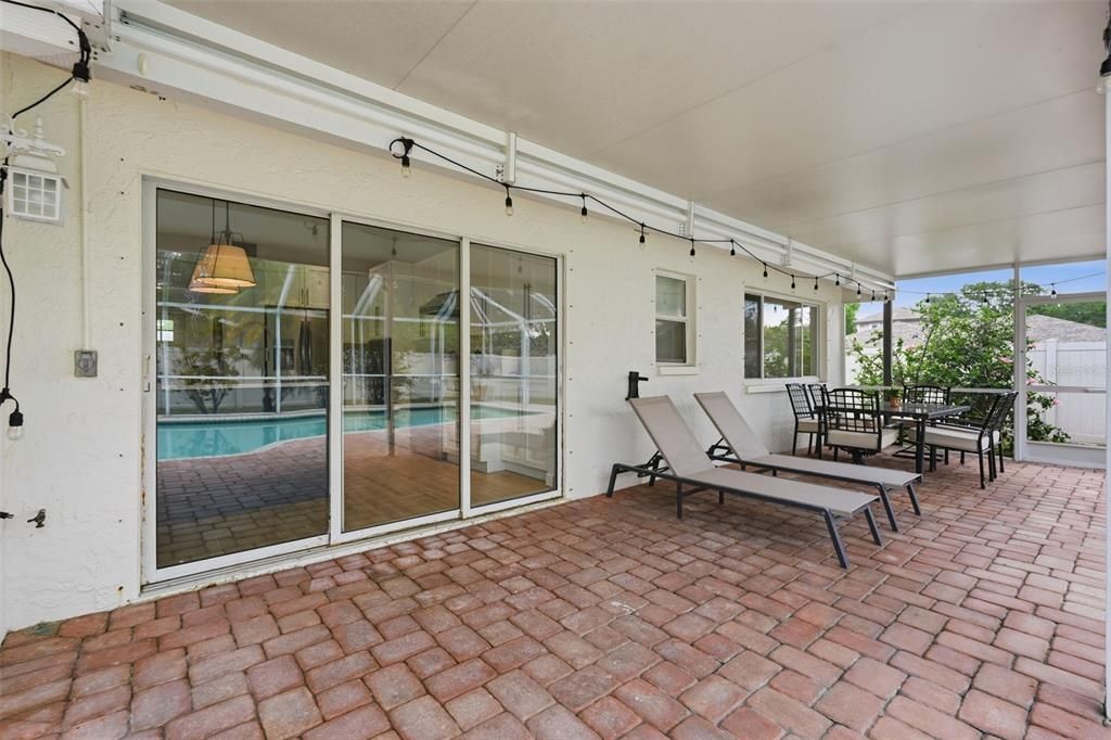 En Venta: $624,900 (3 camas, 2 baños, 1555 Pies cuadrados)