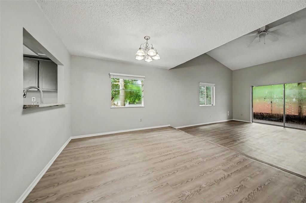 На продажу: $349,900 (3 спален, 2 ванн, 1509 Квадратных фут)