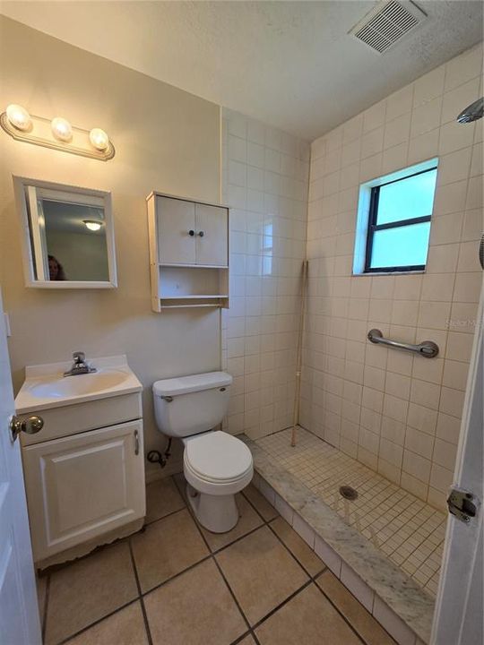 В аренду: $1,200 (2 спален, 1 ванн, 450 Квадратных фут)