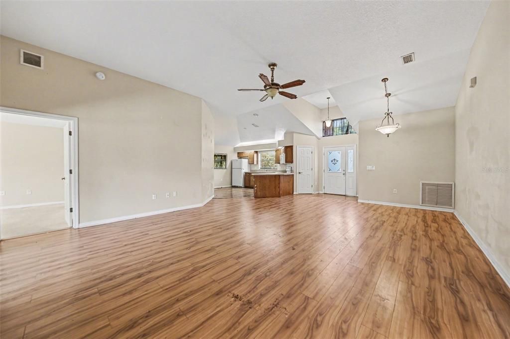 For Sale: $284,900 (3 beds, 2 baths, 1470 Square Feet)