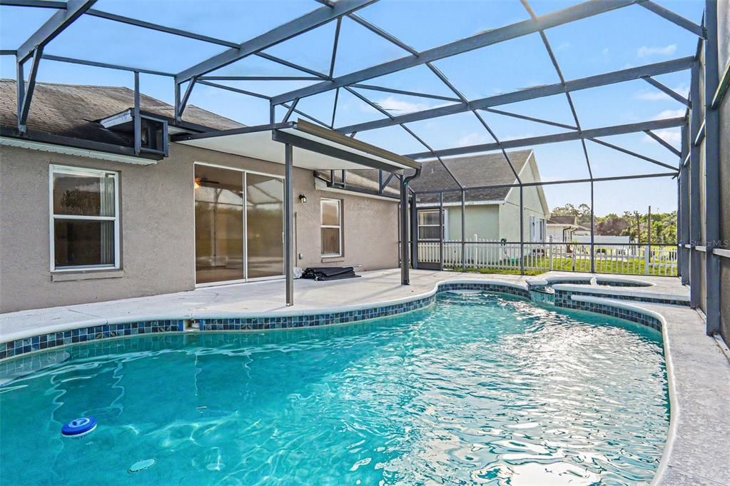 Active With Contract: $434,900 (3 beds, 2 baths, 1815 Square Feet)