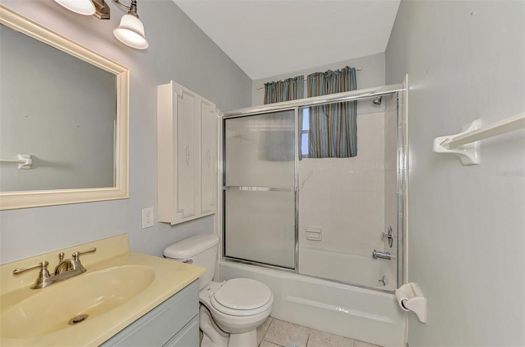 For Sale: $174,900 (2 beds, 2 baths, 1003 Square Feet)