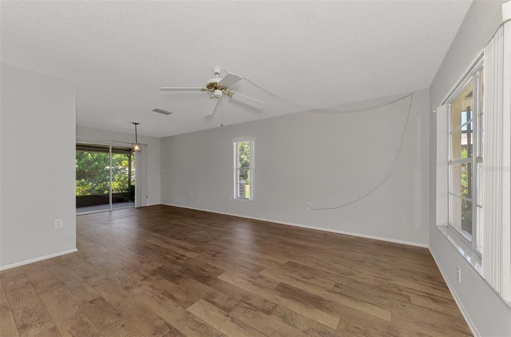 For Sale: $174,900 (2 beds, 2 baths, 1003 Square Feet)