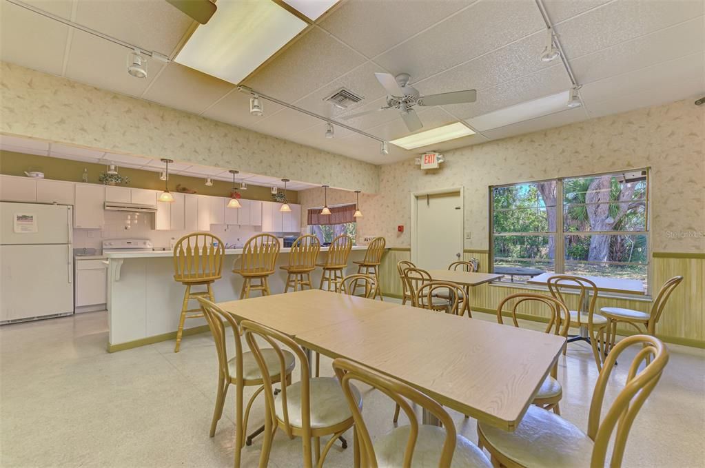 For Sale: $174,900 (2 beds, 2 baths, 1003 Square Feet)