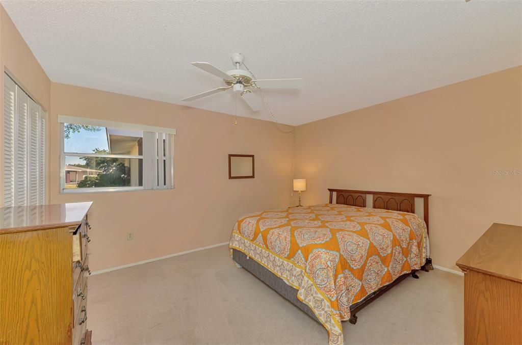 For Sale: $174,900 (2 beds, 2 baths, 1003 Square Feet)