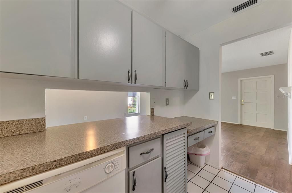 For Sale: $174,900 (2 beds, 2 baths, 1003 Square Feet)