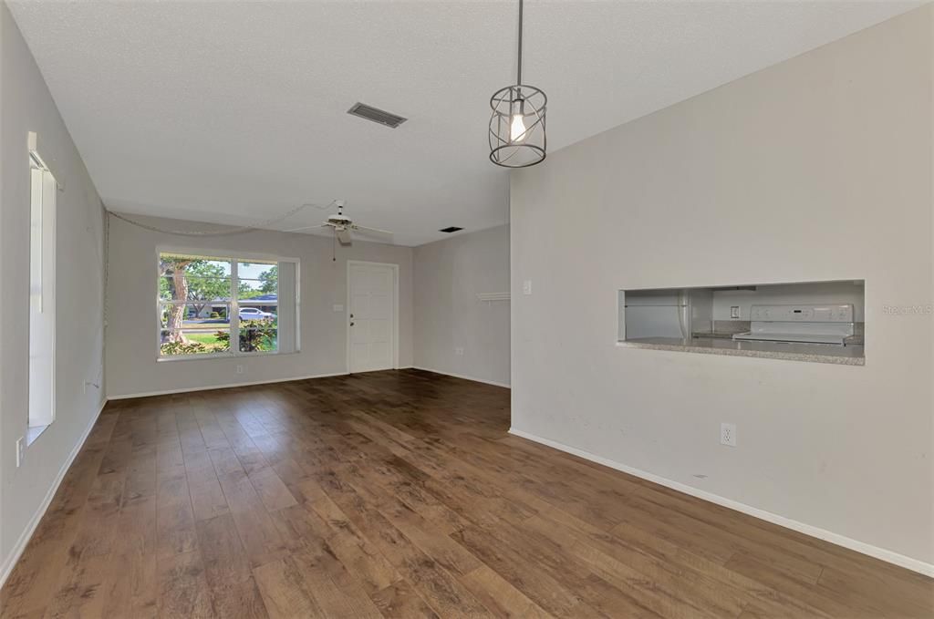 For Sale: $174,900 (2 beds, 2 baths, 1003 Square Feet)