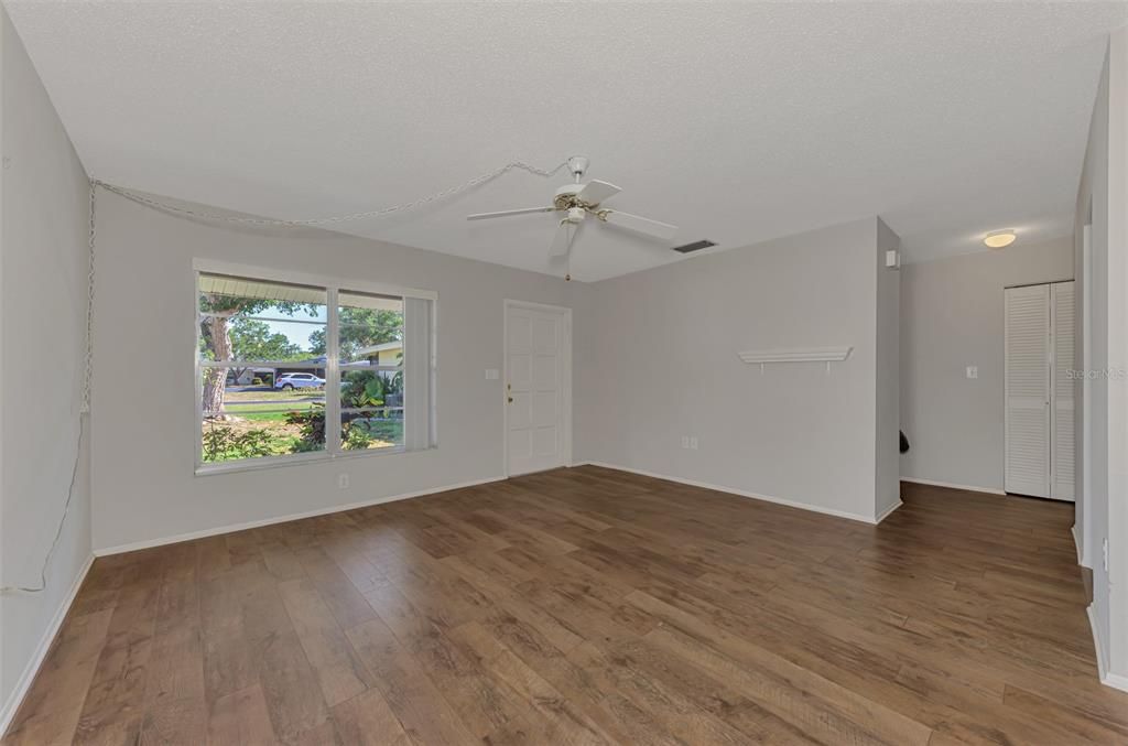 For Sale: $174,900 (2 beds, 2 baths, 1003 Square Feet)