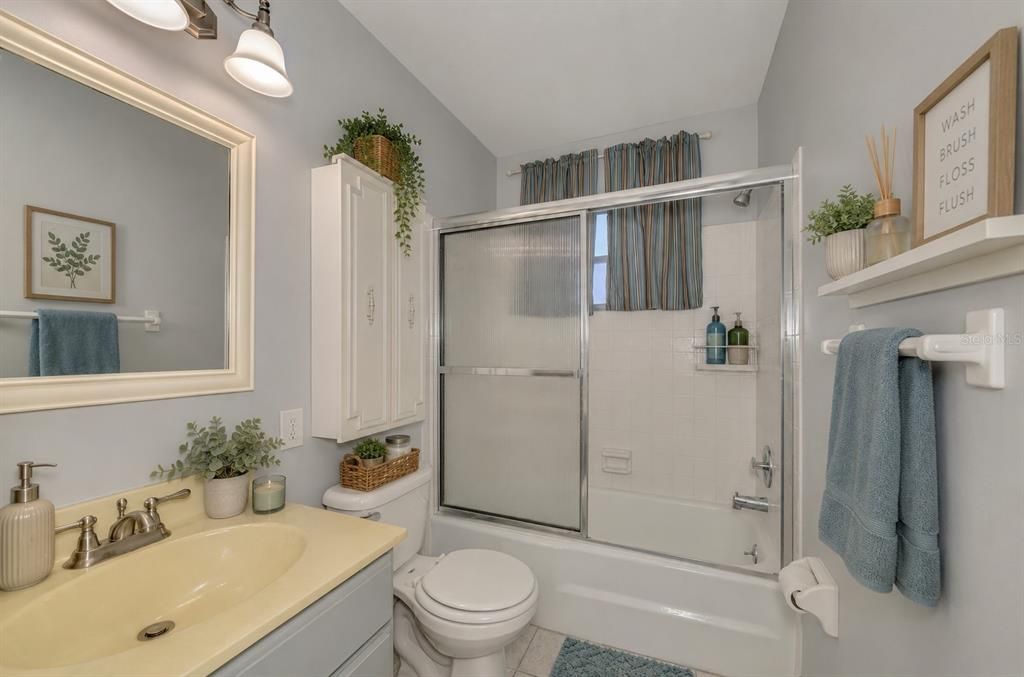 For Sale: $174,900 (2 beds, 2 baths, 1003 Square Feet)