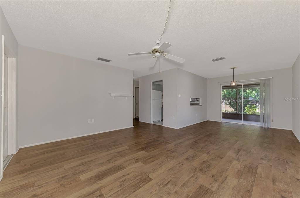 For Sale: $174,900 (2 beds, 2 baths, 1003 Square Feet)