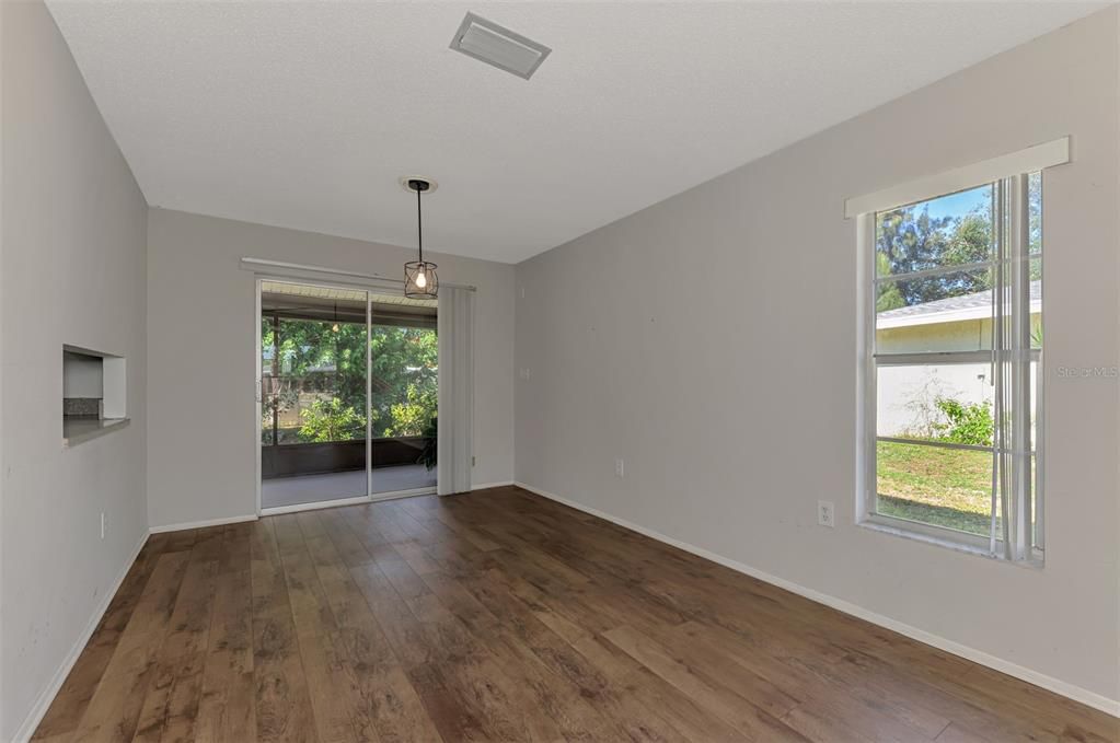 For Sale: $174,900 (2 beds, 2 baths, 1003 Square Feet)