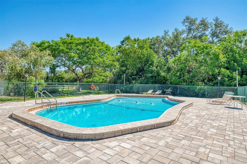 For Sale: $174,900 (2 beds, 2 baths, 1003 Square Feet)