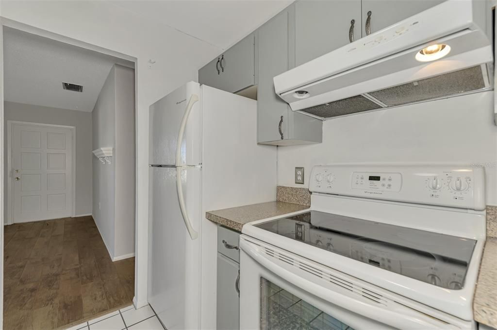 For Sale: $174,900 (2 beds, 2 baths, 1003 Square Feet)