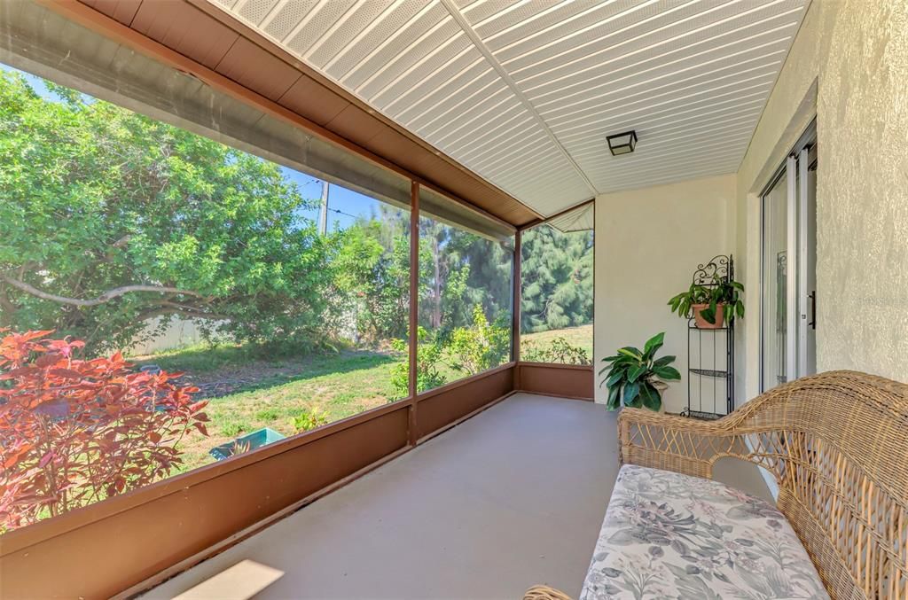 For Sale: $174,900 (2 beds, 2 baths, 1003 Square Feet)