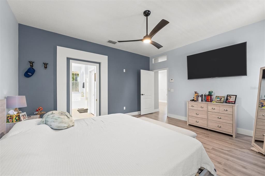 En Venta: $649,900 (5 camas, 2 baños, 2803 Pies cuadrados)