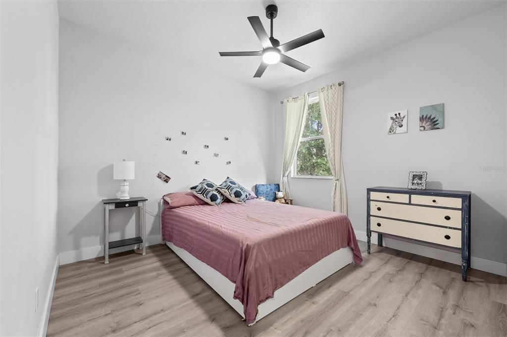 En Venta: $649,900 (5 camas, 2 baños, 2803 Pies cuadrados)