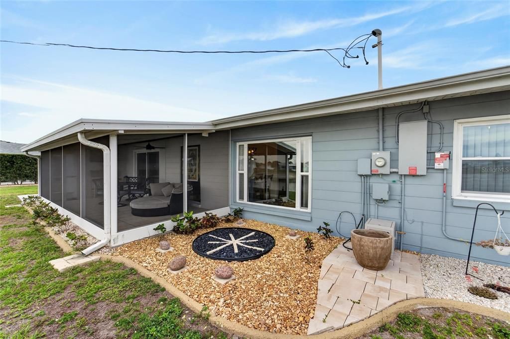 For Rent: $1,950 (2 beds, 2 baths, 1582 Square Feet)