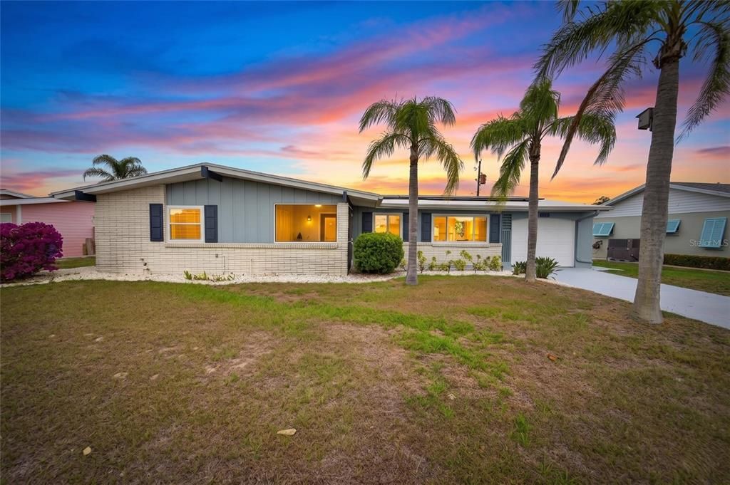 For Rent: $1,950 (2 beds, 2 baths, 1582 Square Feet)