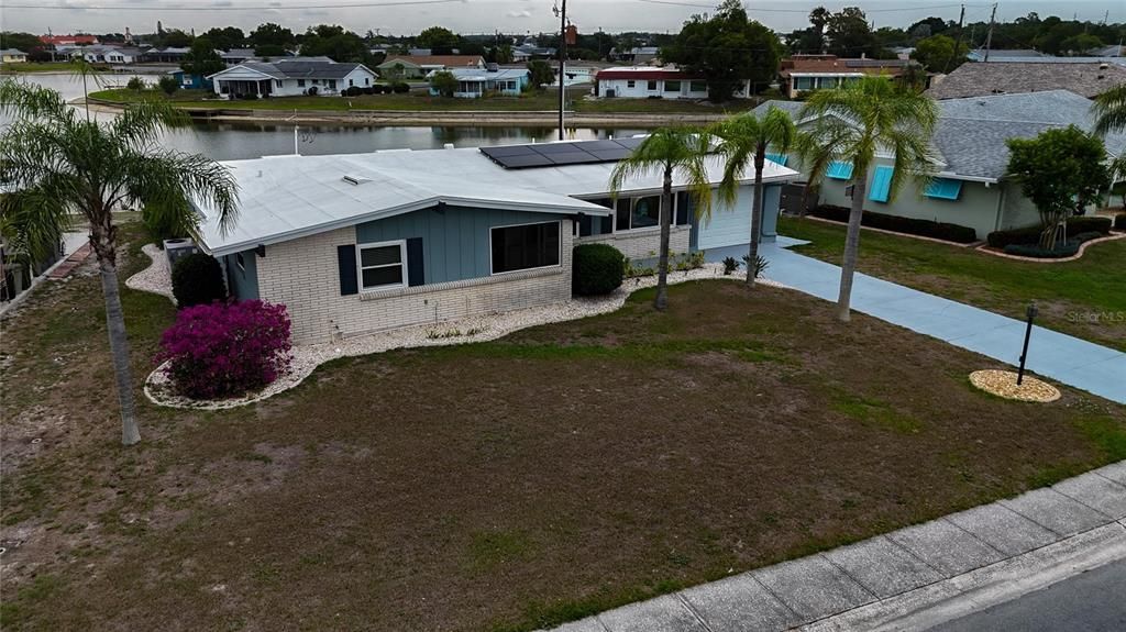 For Rent: $1,950 (2 beds, 2 baths, 1582 Square Feet)