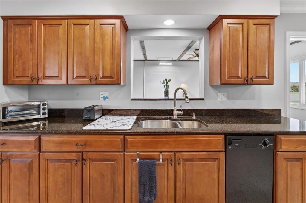 For Rent: $1,950 (2 beds, 2 baths, 1582 Square Feet)