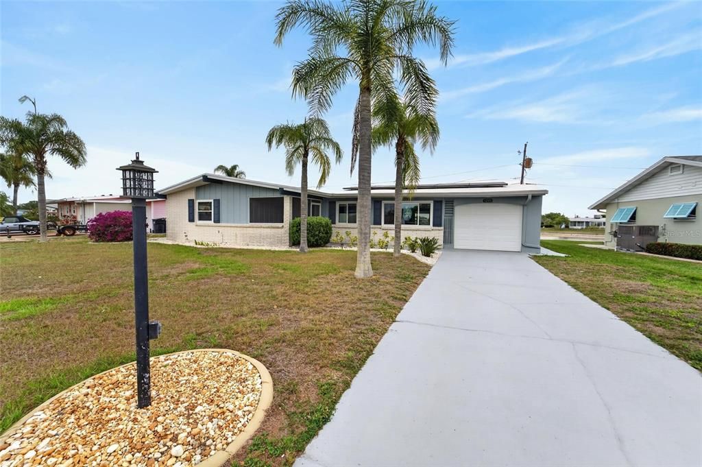 For Rent: $1,950 (2 beds, 2 baths, 1582 Square Feet)