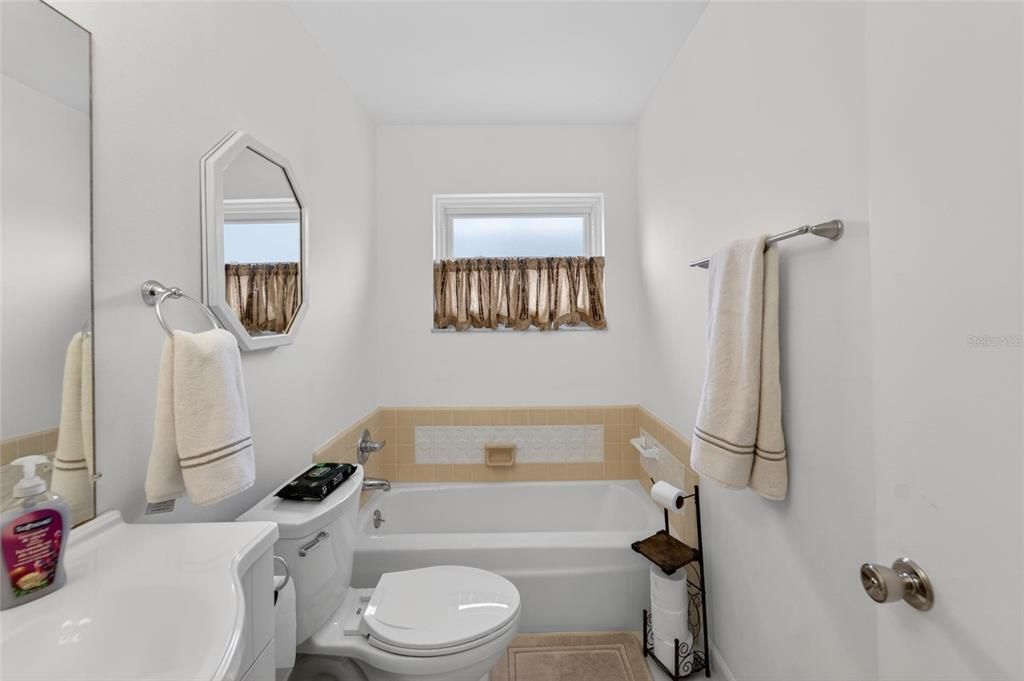 For Rent: $1,950 (2 beds, 2 baths, 1582 Square Feet)