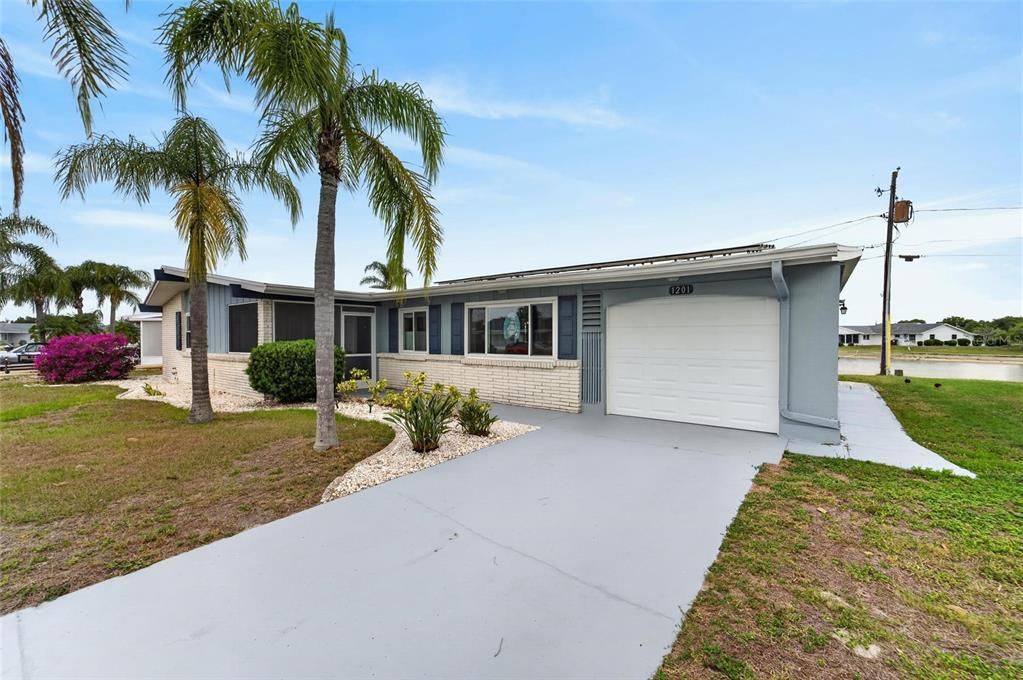 For Rent: $1,950 (2 beds, 2 baths, 1582 Square Feet)